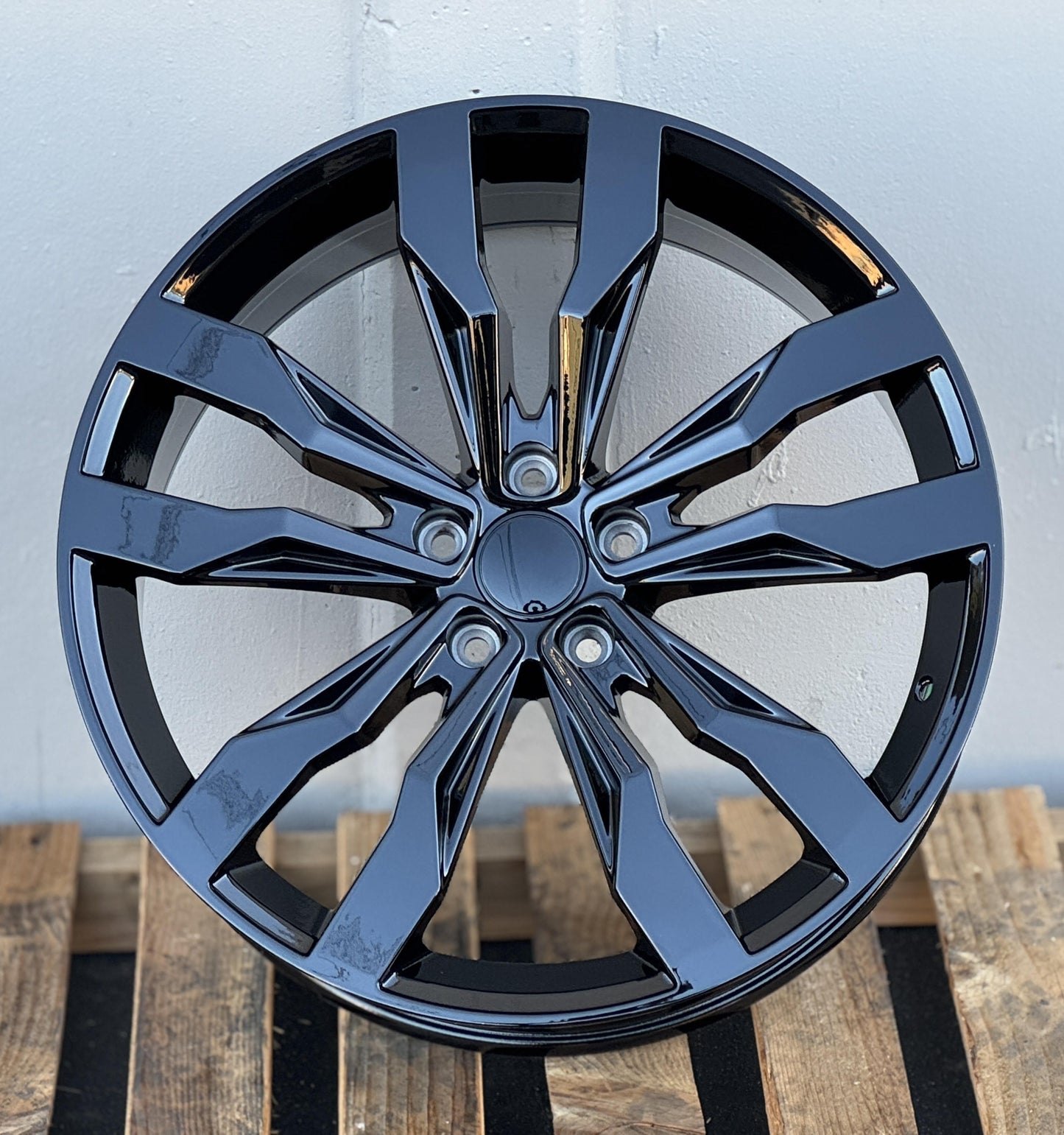 VW1 19x8.5 5x112 +42 57.1 Gloss Black