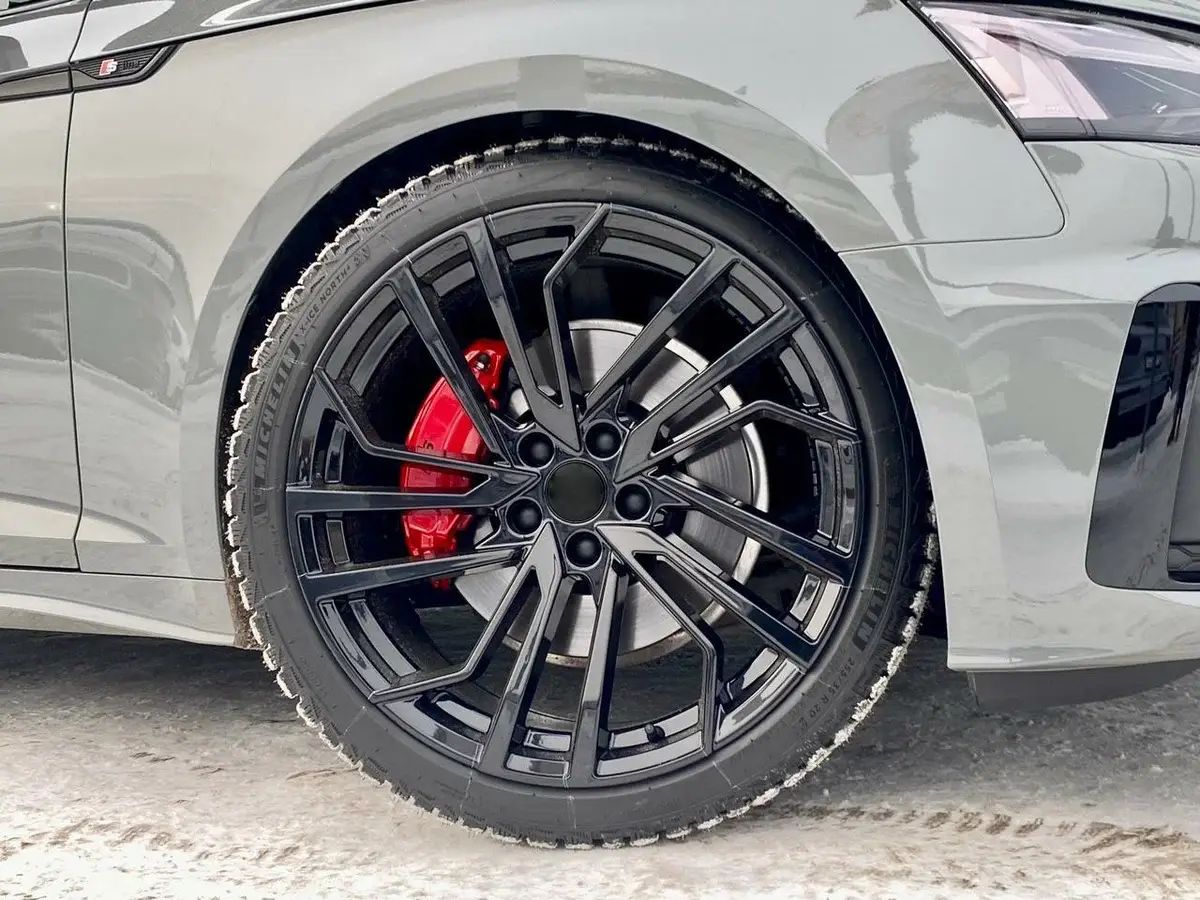 AU15 18x8 5x112 +35 66.6 Gloss Black