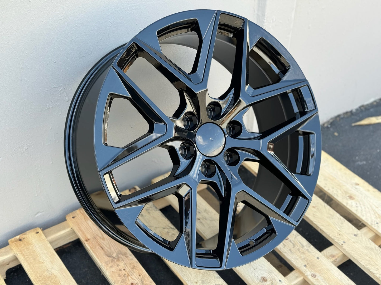 GM8 22x9 6x139.7 +24 78.1 GLOSS BLACK (FITS GMC SILVERADO TAHOE SIERRA)