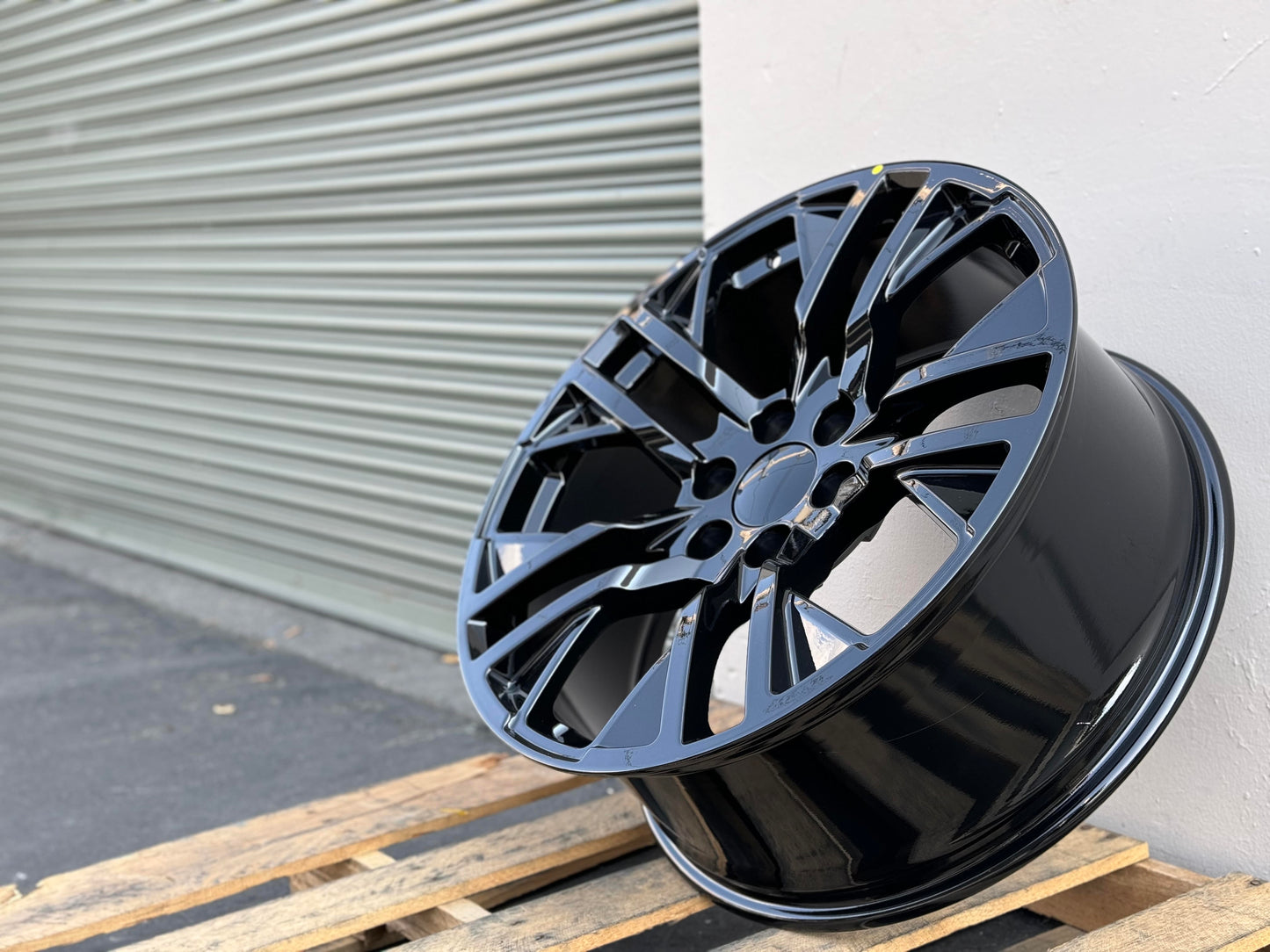 GM3 22x9 6x139.7 +24 78.1 GLOSS BLACK (FITS GMC SILVERADO TAHOE SIERRA)