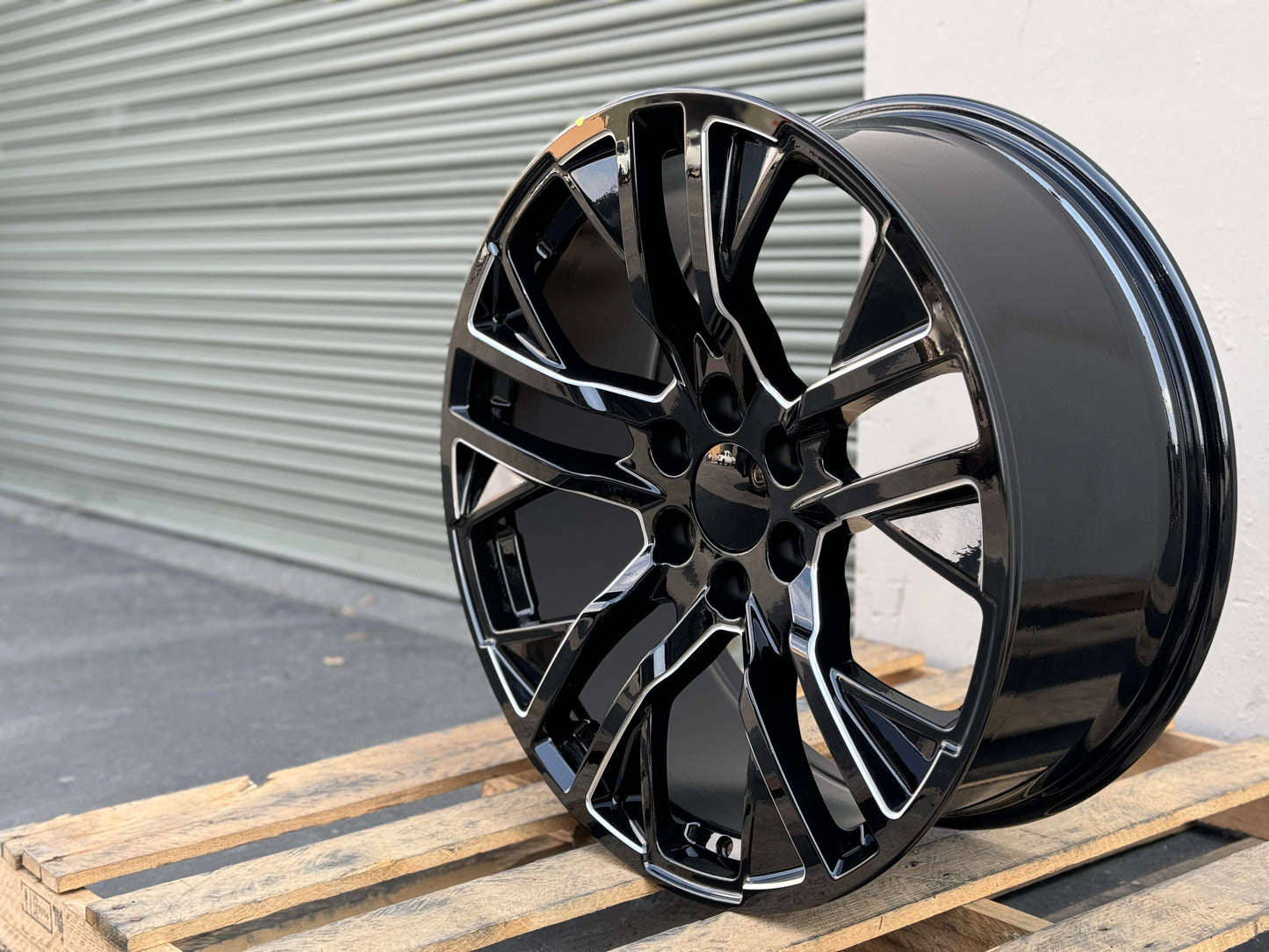 GM3 22x9 6x139.7 +24 78.1 Black+Milled Spokes (FITS GMC SILVERADO TAHOE SIERRA)