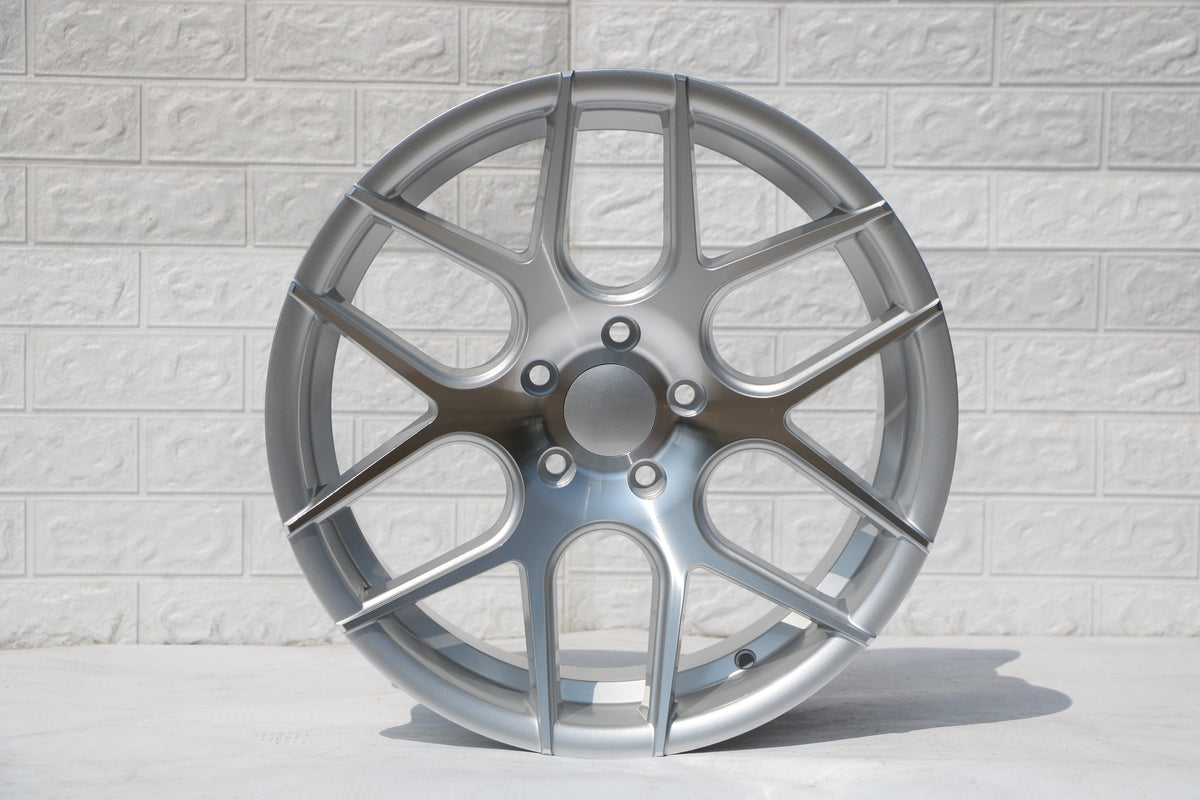 W001-SMF 18x8.0 5x112/114.3 ET35 73.1 Silver Machined Face Set of 4 Wheels