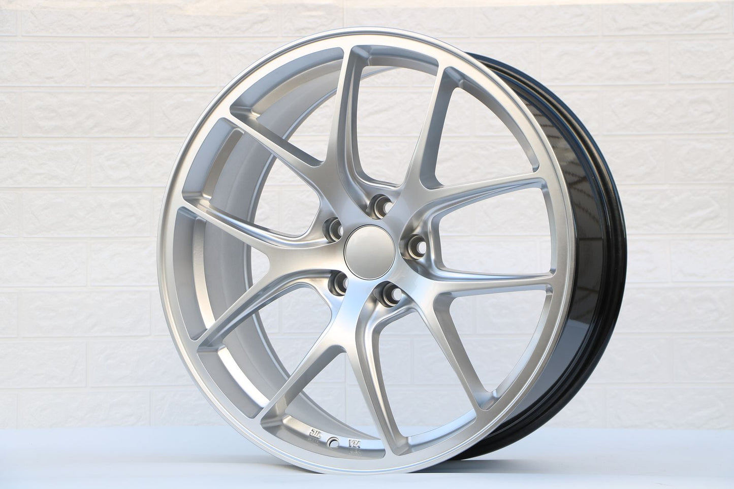 4 WHEELS RIMS / W005 Hyper Silver 20x9.5 ET20 5x120 CB74.1 - alphasone