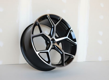 AU16 19x8.5 5x112 +32 66.6 Black Machined Face
