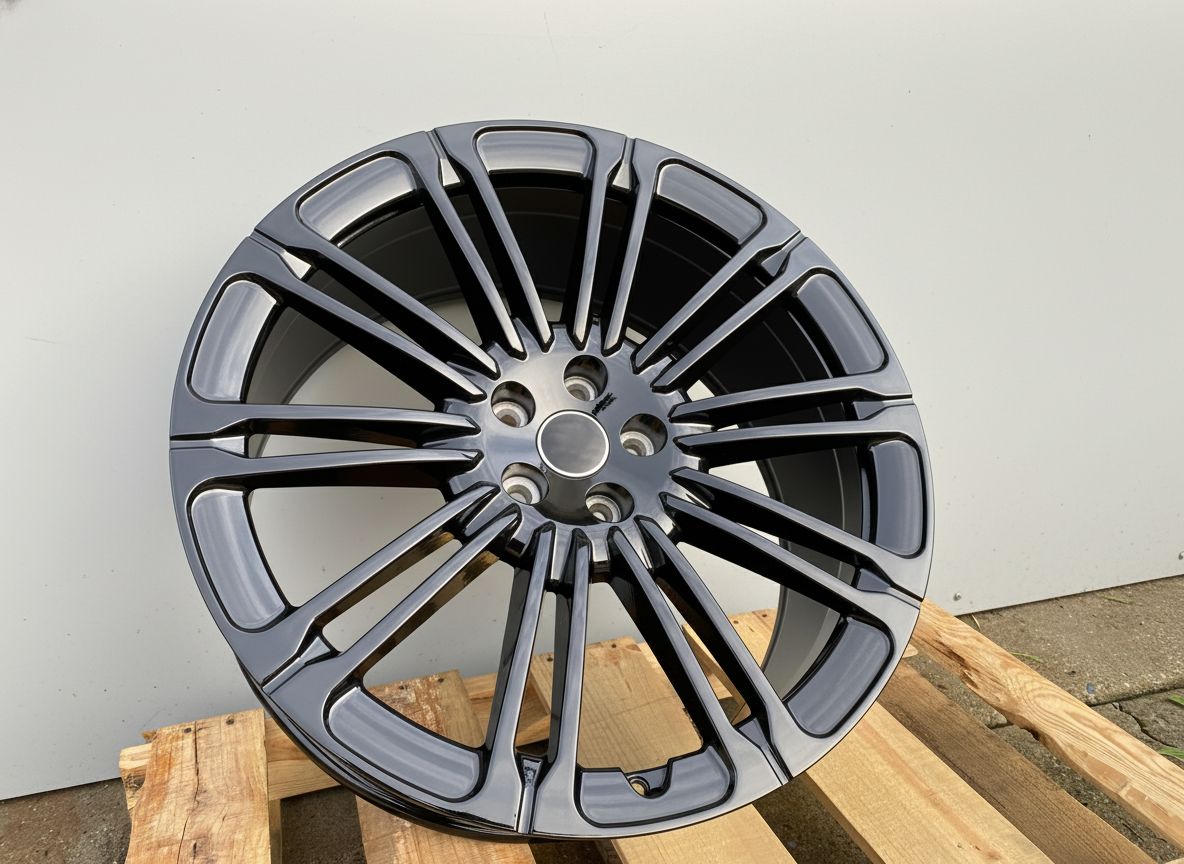 LR4 22x9.5 5x120 +45 72.6 Gloss Black