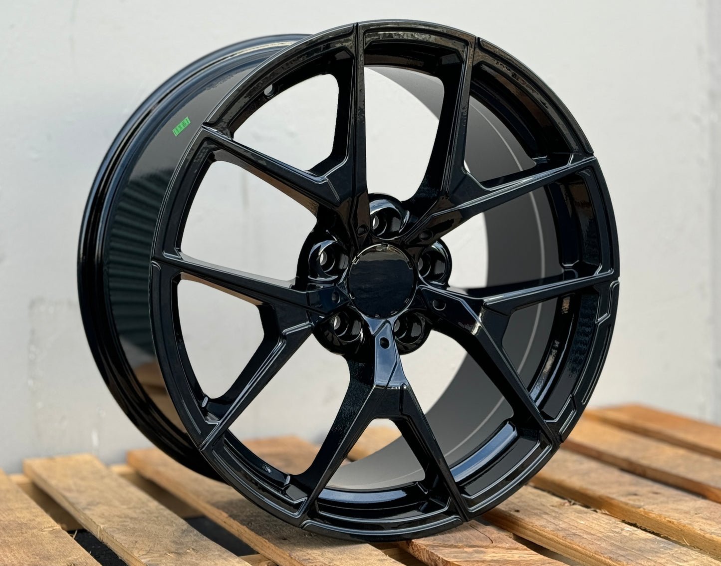 MB19 18x8.5 5x112 +38 66.6 Gloss Black