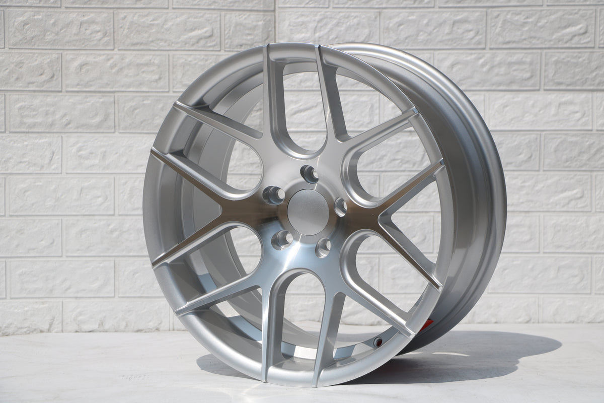 W001-SMF 18x8.0 5x112/114.3 ET35 73.1 Silver Machined Face Set of 4 Wheels
