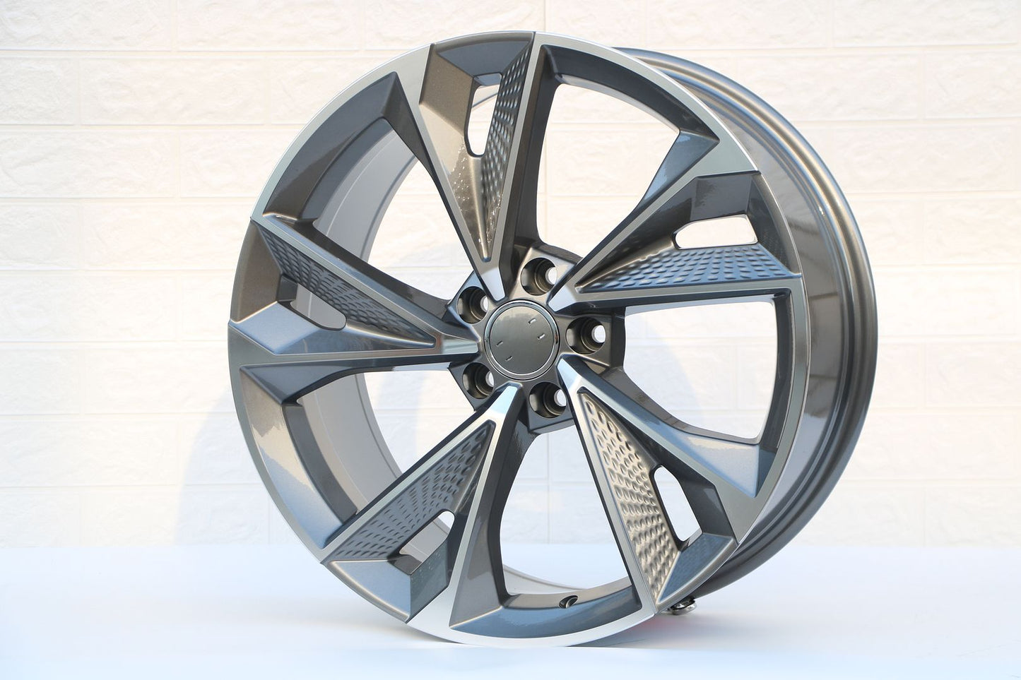 4 WHEELS RIMS / W667 D1566 Gunmetal Machined Face 18x8.5 5x112 Et35 CB66.56 - alphasone