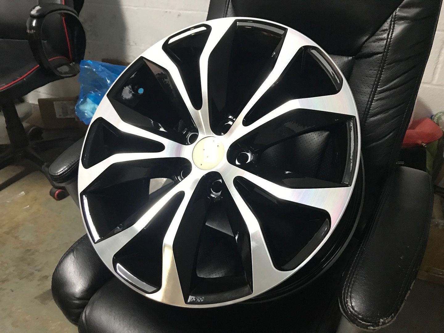 SET OF 4 / W245 Black Machined Face 18x7.5 ET35 5x114.3 CB60.1 1/1 - alphasone