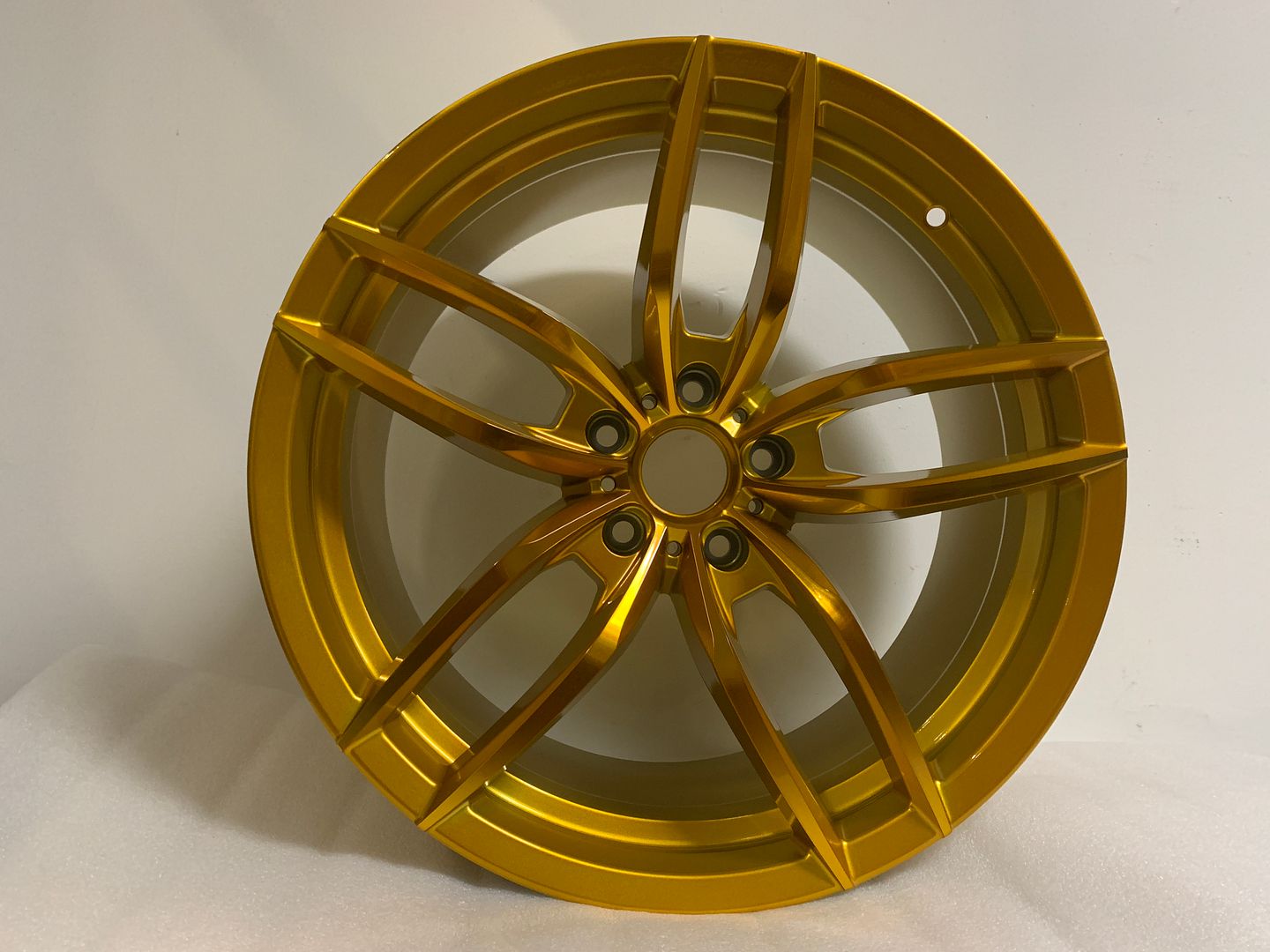 SET of 4 WHEELS RIMS / W524 1407 Gold 19x8.5 Et35 5x114.3 CB73.1 - alphasone
