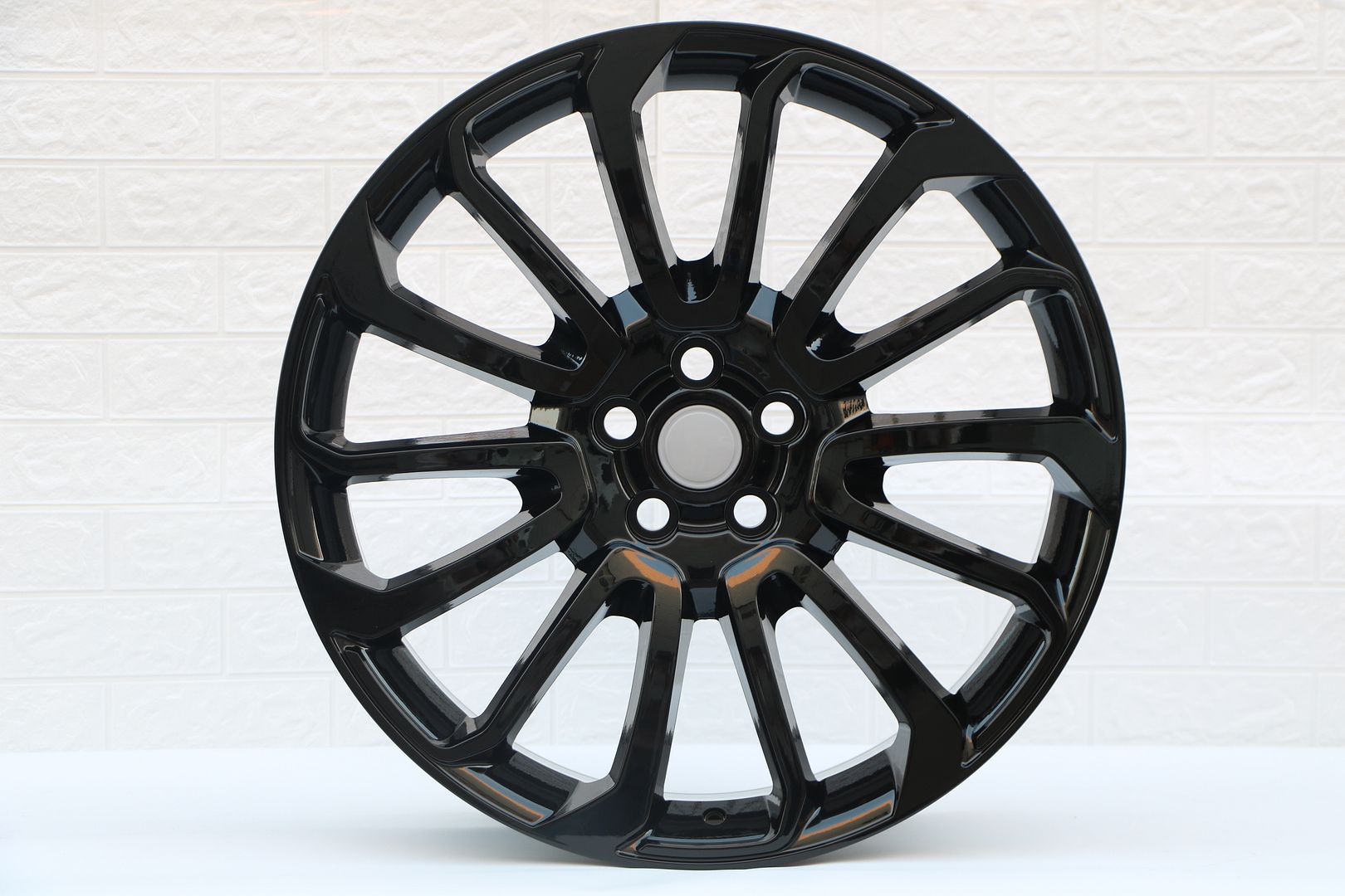 SET of 4 WHEELS RIMS / W795 Gloss Black 22x9.5 ET45 5x120 CB72.6 D959 - alphasone